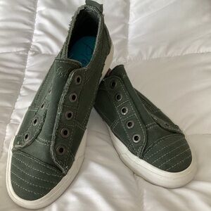 Blowfish sneakers size 8.5